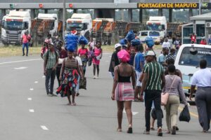 Read more about the article Prejuízos de 456 milhões de euros e 50 mil desempregados após manifestações em Moçambique