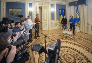 Read more about the article Zelensky exige armas nucleares em troca de adiamento de adesão à NATO