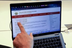 Read more about the article Atrasos da AIMA Deixam Estudante Angolana “Ilegal” em Portugal