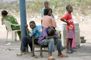 Read more about the article Violência afasta da escola cerca de 375.000 crianças no leste da RD Congo