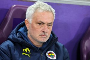 Read more about the article Fenerbahçe cede empate nos descontos e fica mais longe do líder Galatasaray