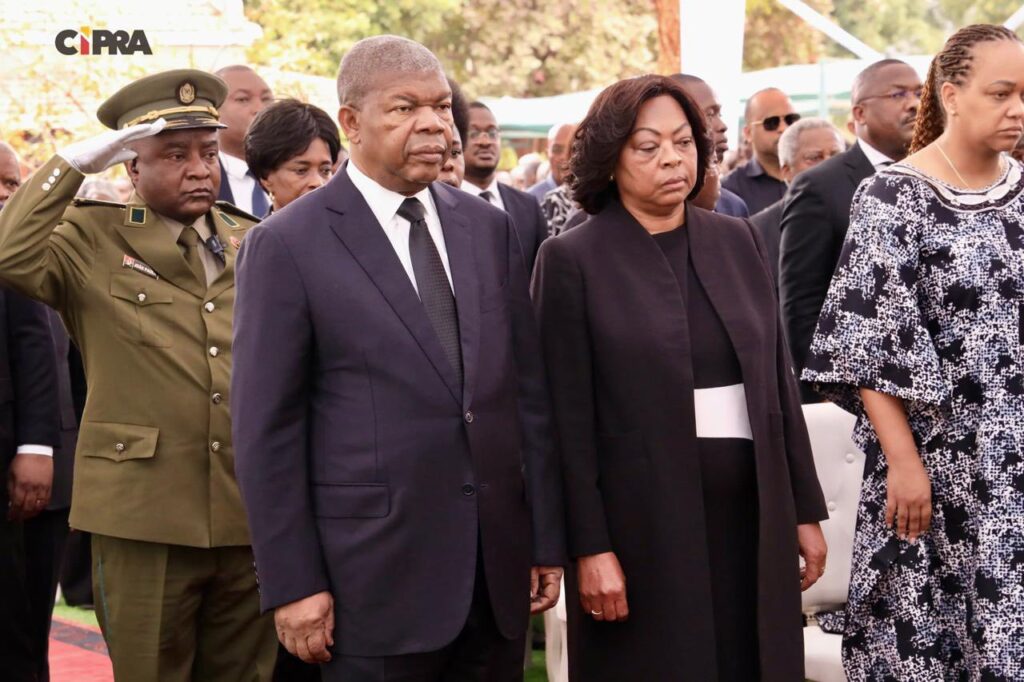 João Lourenço presta última homenagem a Brito Sozinho