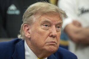 Read more about the article Trump agradece ao Irão por ter avisado do ataque “muito fraco”