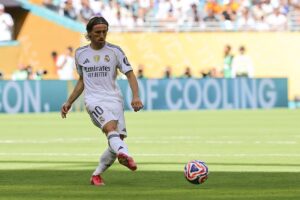 Read more about the article Diretor do AC Milan confirma chegada do internacional croata Luka Modric