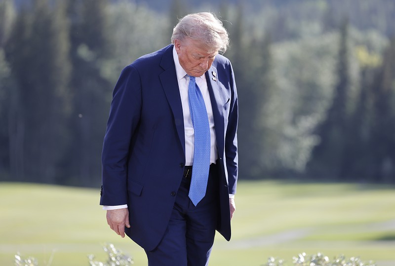 Trump alega destruição de centrais nucleares e critica jornalistas