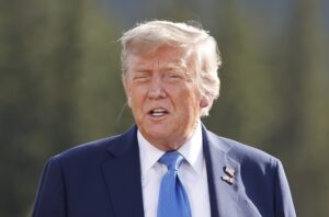 Read more about the article Trump afirma que EUA têm agora “total controlo” de céu iraniano