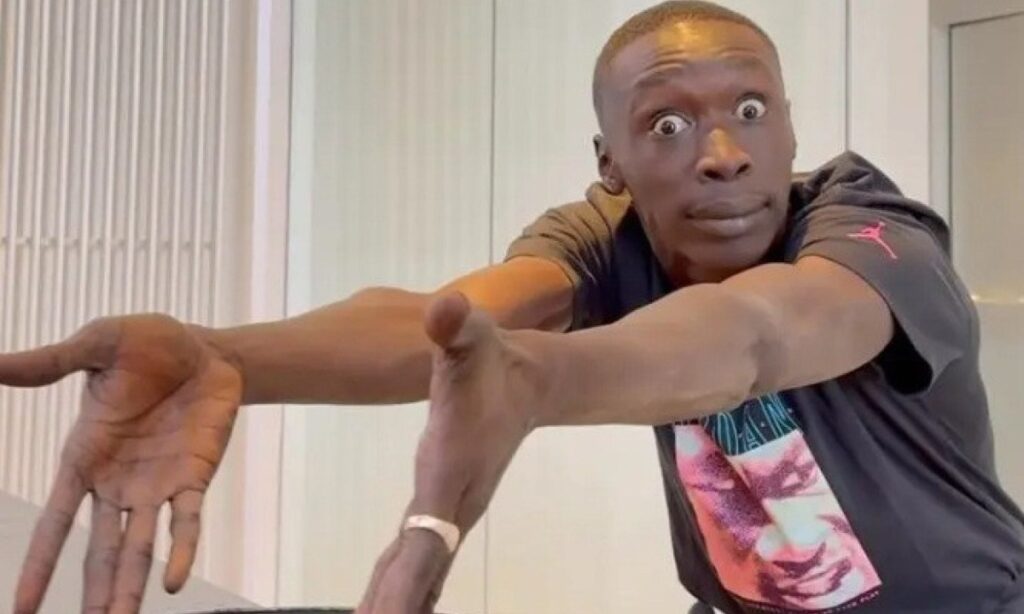 Khaby Lame, influenciador mais seguido do TikTok, é detido nos Estados Unidos por violação de visto