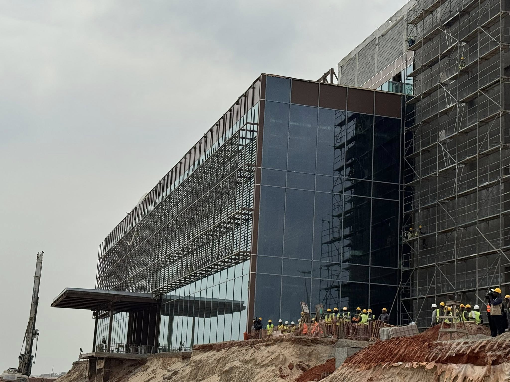 João Lourenço visita obras do Centro de Convenções e da Casa da Música e do Teatro