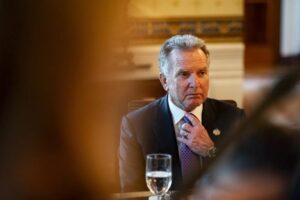 Read more about the article Trump anuncia deslocação à Rússia do seu enviado especial Steve Witkoff