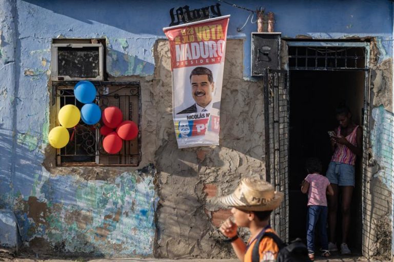 Presidente venezuelano mobiliza população contra “ameaças” dos Estados Unidos