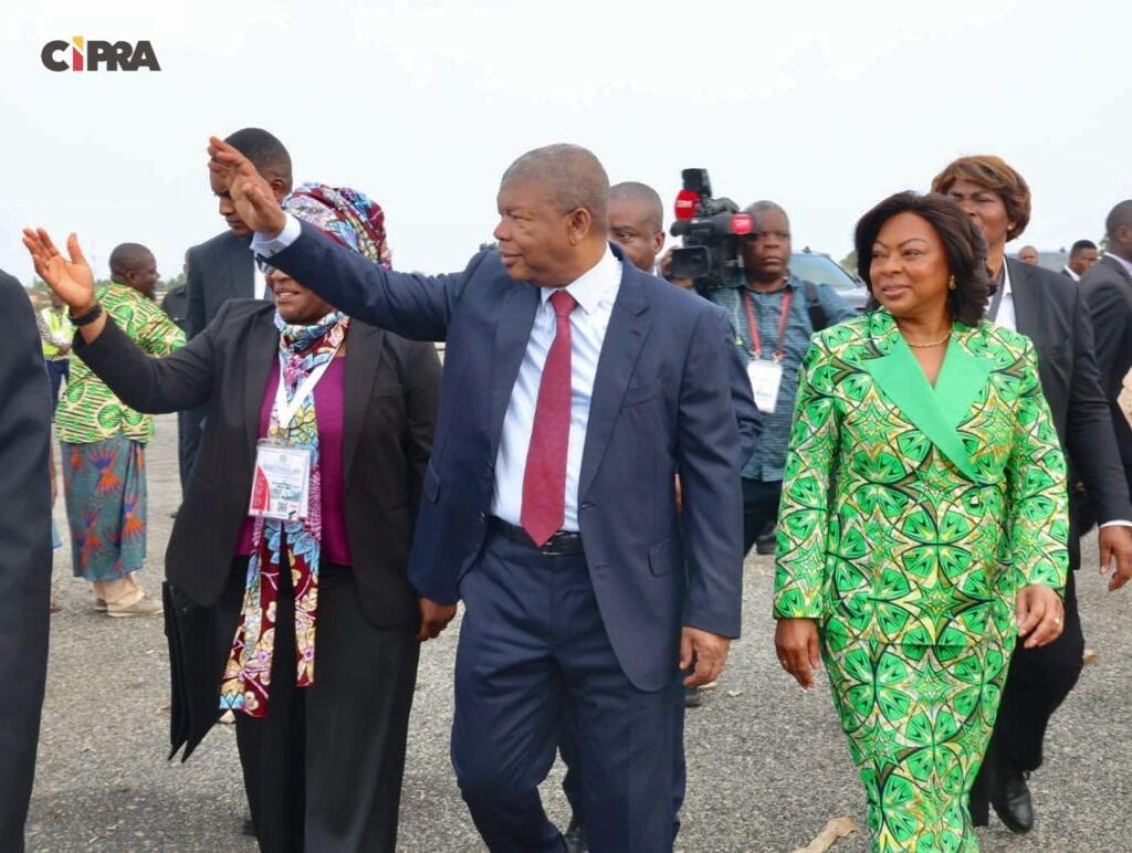 João Lourenço inaugura primeira refinaria construída em Angola desde a Independência