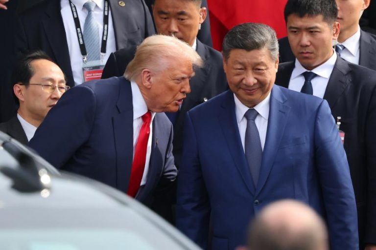 Trump anuncia negociações para a China comprar energia aos Estados Unidos