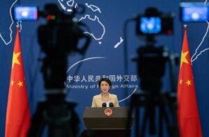 Read more about the article China pede cessar de operações militares e destaca importância estratégica de Ormuz