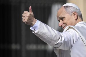 Read more about the article Papa visita Angola como “mensageiro da esperança” de dias melhores aos angolanos – reitor