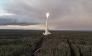 Read more about the article Rússia anuncia teste bem-sucedido de novo míssil nuclear intercontinental