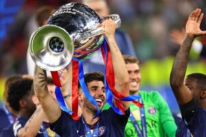Read more about the article Paris Saint-Germain prolonga ‘reinado’ ao vencer Arsenal na final da ‘Champions’