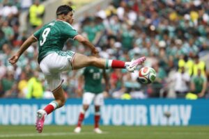 Read more about the article México vence África do Sul no jogo de abertura do Mundial