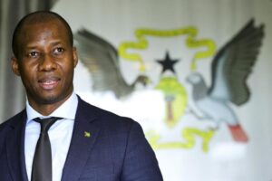 Read more about the article Governo são-tomense admite dificuldades para pagar salários aos funcionários públicos